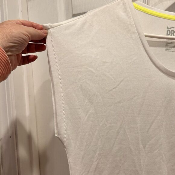 Nike Women’s Size M/L Club Tee Boxy Loose Fit White Stay Cool Dri-Fit NWT - Picture 3 of 8
